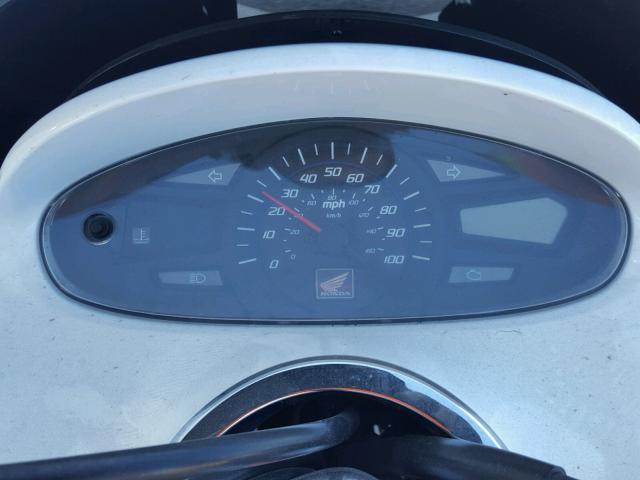 MLHJF2805B5000744 - 2011 HONDA PCX Blanc photo 8