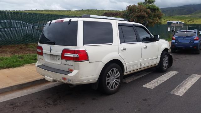 5LMFU27578LJ19713 - 2008 LINCOLN NAVIGATOR WHITE photo 4