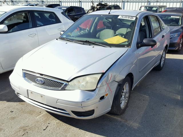 1FAFP34N65W247207 - 2005 FORD FOCUS ZX4 SILVER photo 2