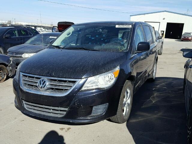 2V4RW3D12AR323134 - 2010 VOLKSWAGEN ROUTAN SE BLUE photo 2