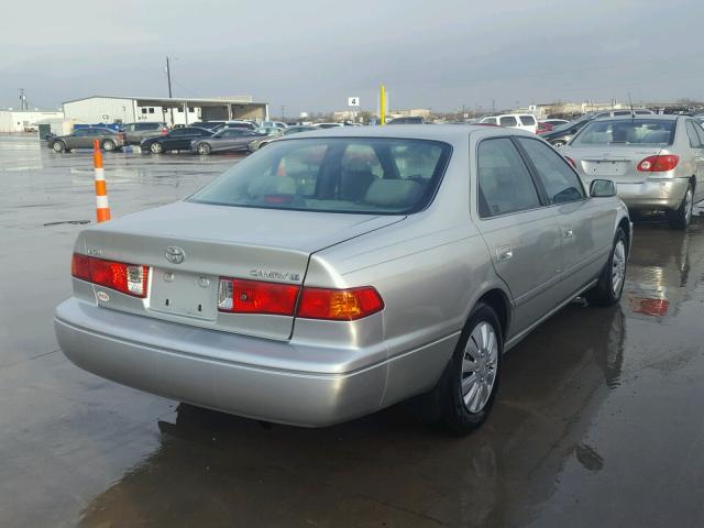 JT2BG22KXY0451391 - 2000 TOYOTA CAMRY CE SILVER photo 4