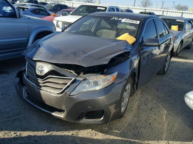 JTNBF3EK4B3011258 - 2011 TOYOTA CAMRY BASE GRAY photo 2