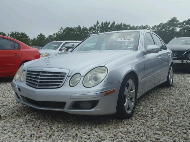 WDBUF72X17B114184 - 2007 MERCEDES-BENZ E 550 SILVER photo 2