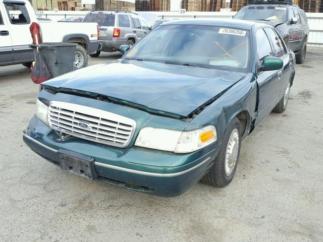 2FAFP73W2YX132484 - 2000 FORD CROWN VICT GREEN photo 2