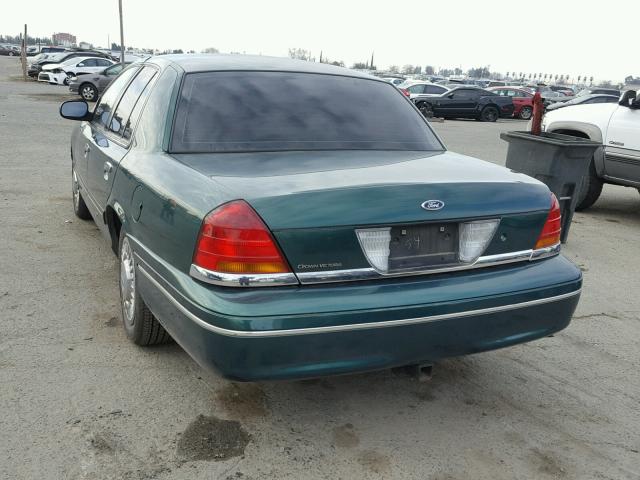 2FAFP73W2YX132484 - 2000 FORD CROWN VICT GREEN photo 3