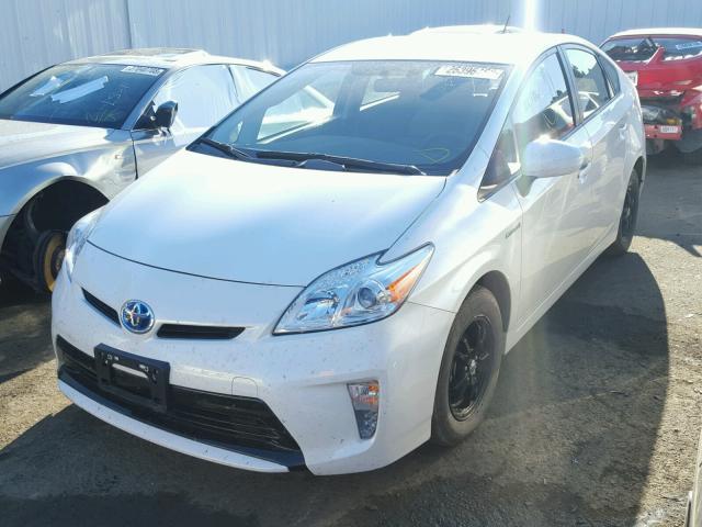 JTDKN3DU9F0470478 - 2015 TOYOTA PRIUS WHITE photo 2