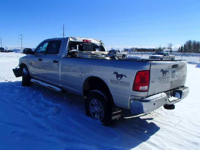 3C63R3HLXHG669846 - 2017 RAM 3500 SLT SILVER photo 3