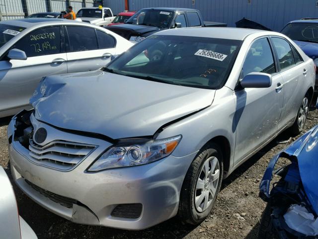 4T1BF3EK4BU699949 - 2011 TOYOTA CAMRY BASE SILVER photo 2