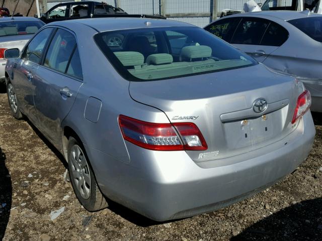 4T1BF3EK4BU699949 - 2011 TOYOTA CAMRY BASE SILVER photo 3