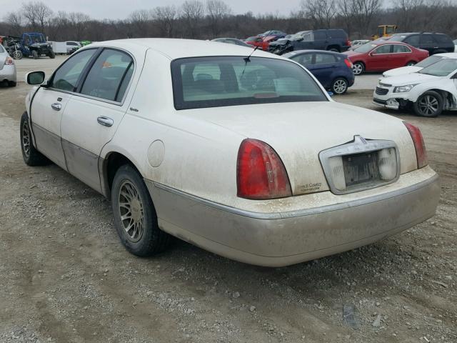 1LNHM82W7YY785469 - 2000 LINCOLN TOWN CAR S WHITE photo 3