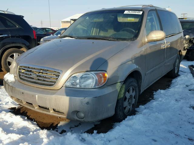 KNDUP131326103663 - 2002 KIA SEDONA EX TAN photo 2