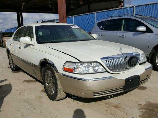 1LNHM83W84Y680612 - 2004 LINCOLN TOWN CAR U WHITE photo 1