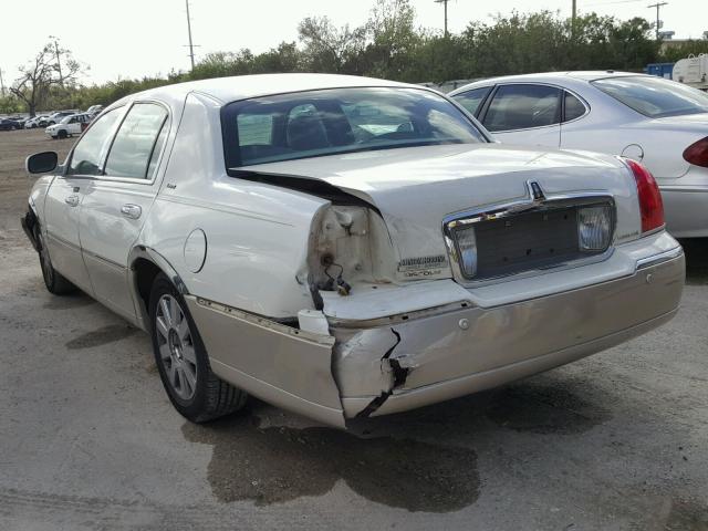 1LNHM83W84Y680612 - 2004 LINCOLN TOWN CAR U WHITE photo 3