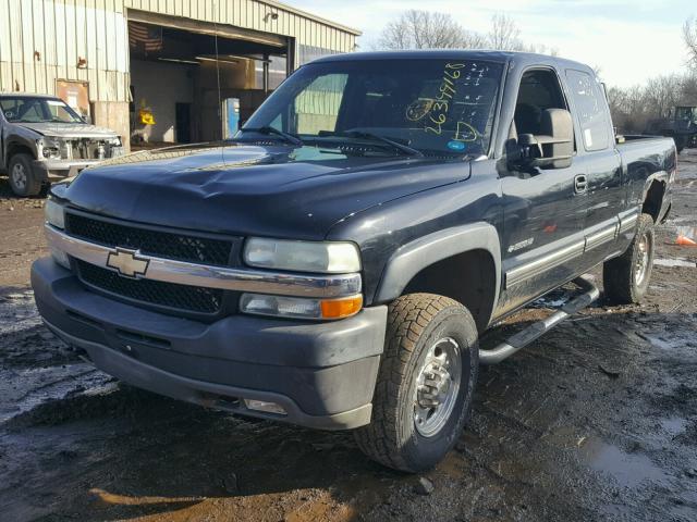 1GCHK29U52E220688 - 2002 CHEVROLET SILVERADO BLACK photo 2