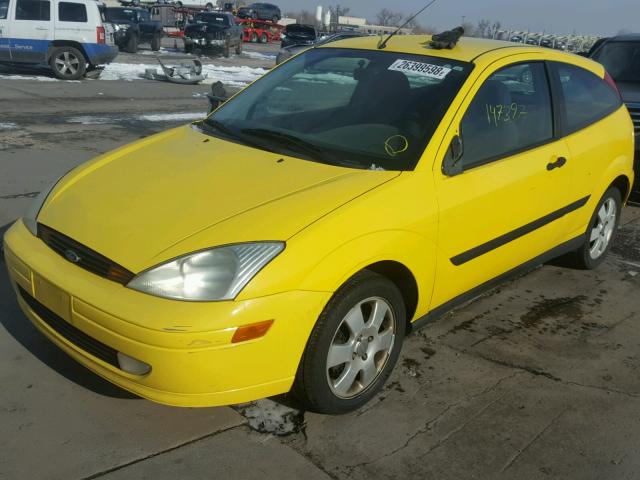 3FAFP31321R232705 - 2001 FORD FOCUS ZX3 YELLOW photo 2