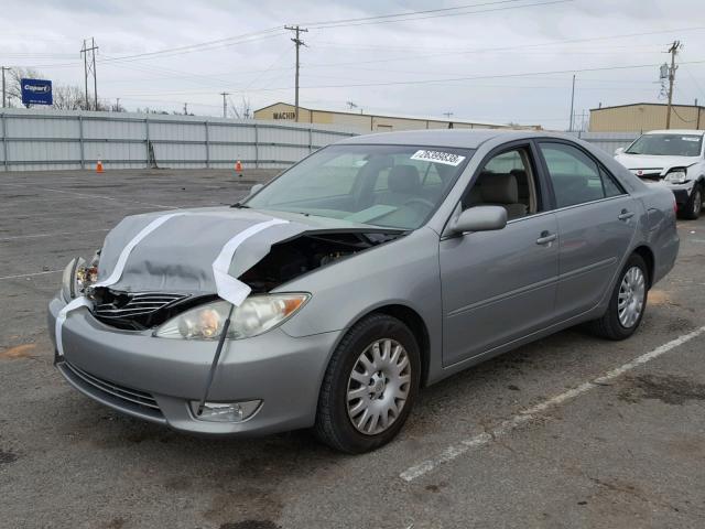 4T1BE32K75U509721 - 2005 TOYOTA CAMRY LE SILVER photo 2