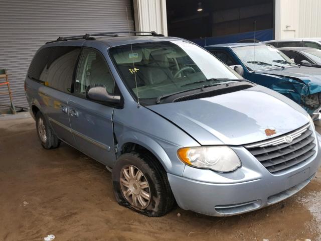 2C4GP54L45R502101 - 2005 CHRYSLER TOWN & COU BLUE photo 1