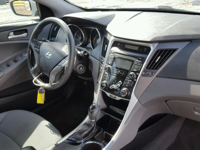 5NPEB4AC3CH327113 - 2012 HYUNDAI SONATA GLS SILVER photo 9