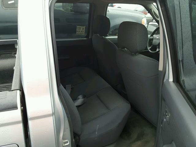 1N6ED27Y62C375519 - 2002 NISSAN FRONTIER C SILVER photo 6