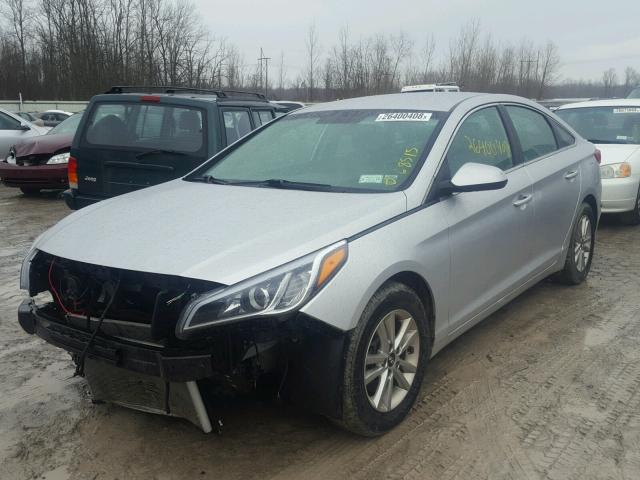 5NPE24AF9FH210134 - 2015 HYUNDAI SONATA SE SILVER photo 2