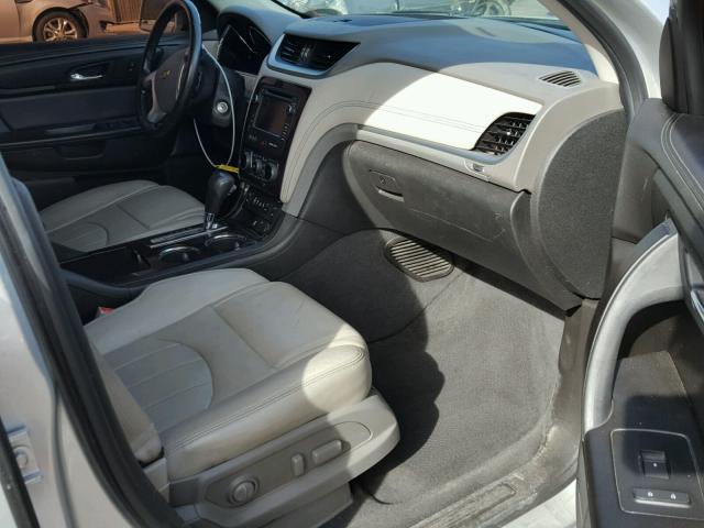 1GNKRHKD2FJ131809 - 2015 CHEVROLET TRAVERSE L GRAY photo 5