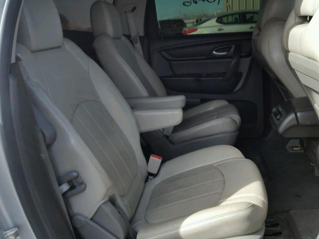 1GNKRHKD2FJ131809 - 2015 CHEVROLET TRAVERSE L GRAY photo 6