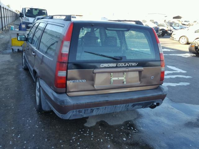 YV1LZ5646W2454898 - 1998 VOLVO V70 XC BROWN photo 3