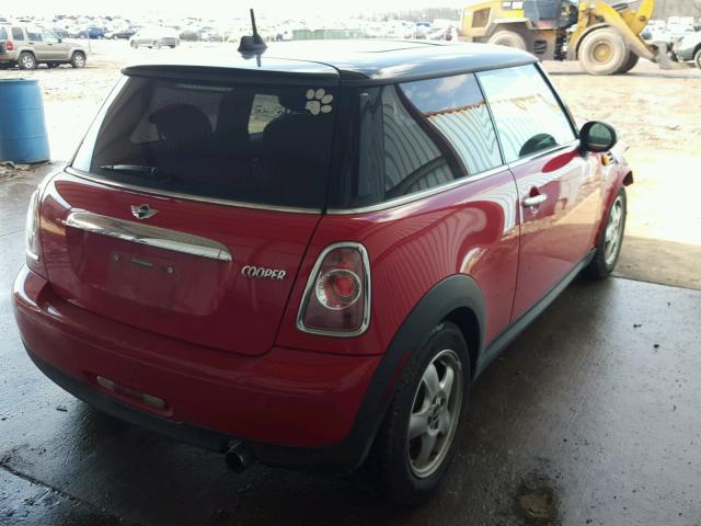 WMWSU3C50BTX95698 - 2011 MINI COOPER RED photo 4