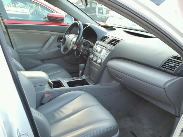 4T1BF3EK3BU683967 - 2011 TOYOTA CAMRY BASE WHITE photo 5