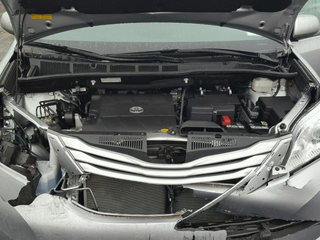 5TDKK3DC6GS757579 - 2016 TOYOTA SIENNA LE SILVER photo 7