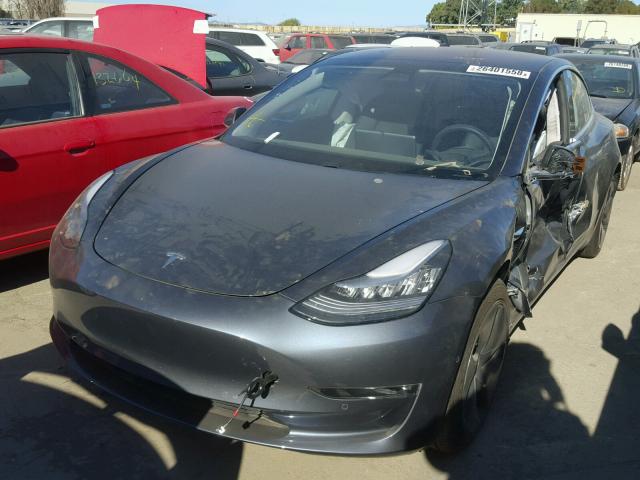 5YJ3E1EA6HF000653 - 2017 TESLA MODEL 3 ნაცრისფერი ფოტო 2