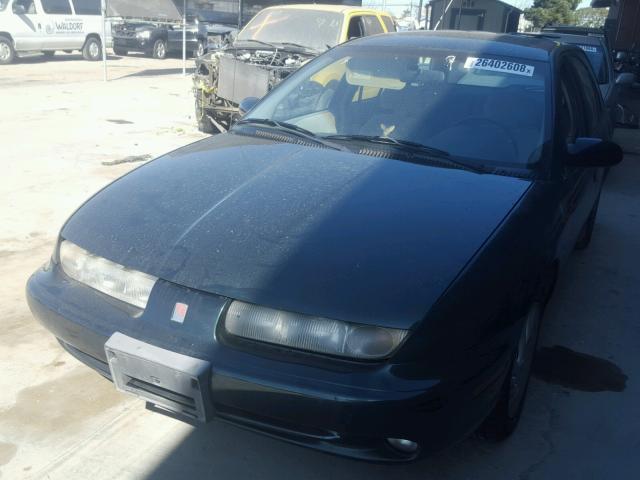 1G8ZK8277WZ152429 - 1998 SATURN SW2 GREEN photo 2