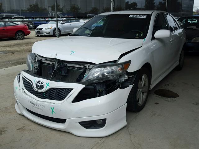 4T1BF3EKXAU518609 - 2010 TOYOTA CAMRY BASE WHITE photo 2