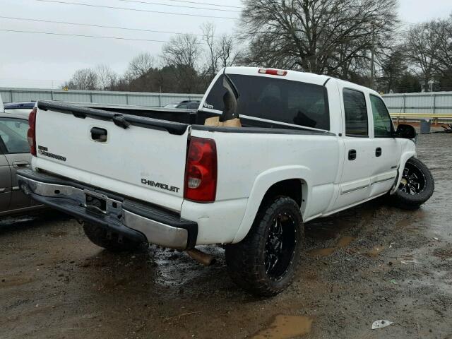 1GCGK13U43F237881 - 2003 CHEVROLET SILVERADO WHITE photo 4