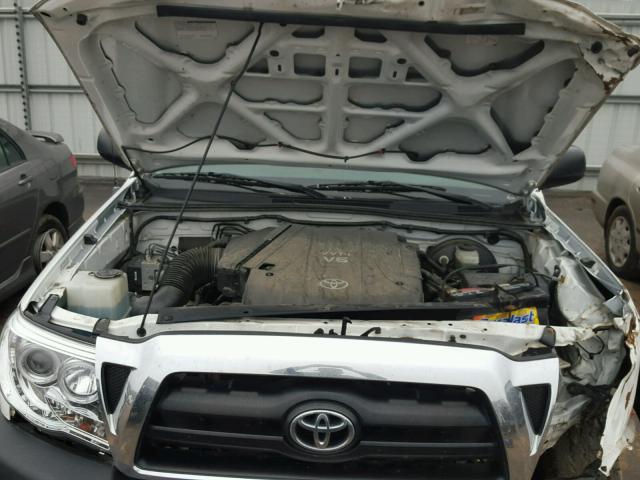 3TMJU62N58M069411 - 2008 TOYOTA TACOMA DOU WHITE photo 7