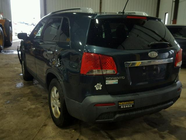 5XYKT4A10BG004321 - 2011 KIA SORENTO BA SILVER photo 3