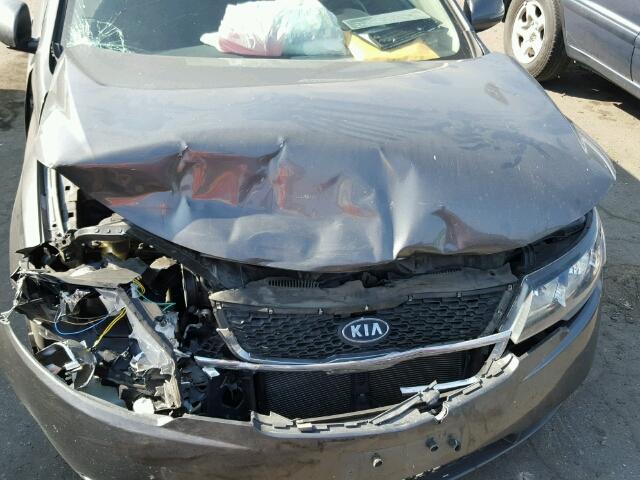 KNAFU4A21D5722184 - 2013 KIA FORTE EX GRAY photo 9