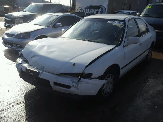 JHMCD5633RC121115 - 1994 HONDA ACCORD LX WHITE photo 2