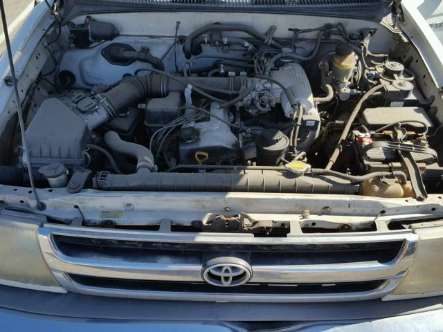 4TANL42N8WZ003998 - 1998 TOYOTA TACOMA WHITE photo 7