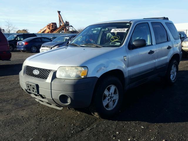 1FMYU92Z25DA21340 - 2005 FORD ESCAPE XLS SILVER photo 2