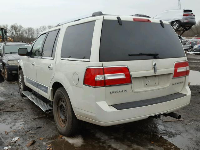 5LMFU28548LJ02916 - 2008 LINCOLN NAVIGATOR WHITE photo 3