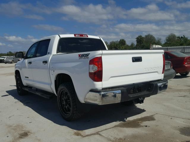 5TFEM5F15HX114411 - 2017 TOYOTA TUNDRA CRE WHITE photo 3