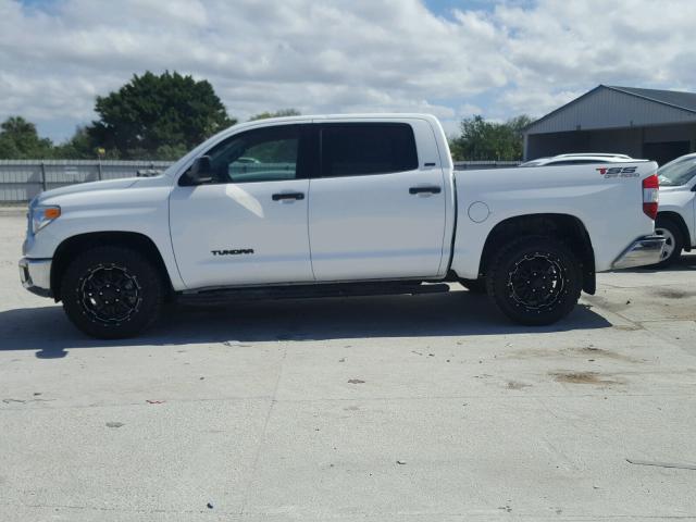 5TFEM5F15HX114411 - 2017 TOYOTA TUNDRA CRE WHITE photo 9