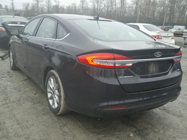 3FA6P0H71HR319318 - 2017 FORD FUSION SE BLACK photo 3