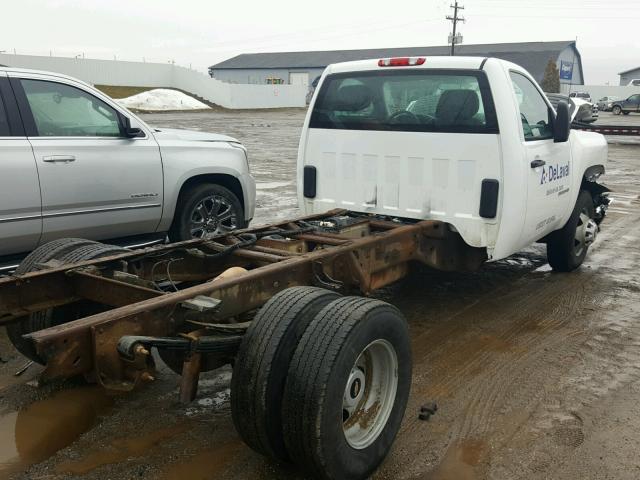 1GB3CZCG8DF227767 - 2013 CHEVROLET SILVERADO WHITE photo 4