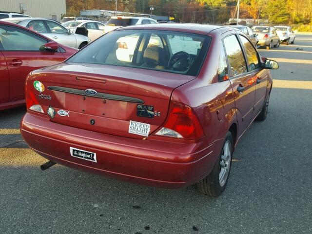 1FAFP34P02W253422 - 2002 FORD FOCUS SE RED photo 4