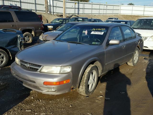 JN1CA21A5WT305257 - 1998 NISSAN MAXIMA GLE GRAY photo 2