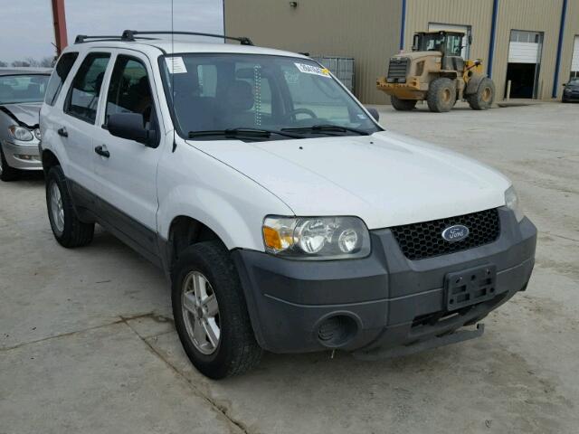 1FMYU02Z35KE17963 - 2005 FORD ESCAPE XLS WHITE photo 1