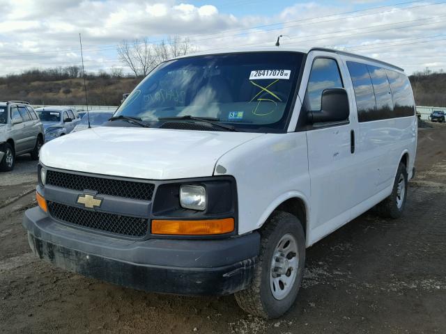 1GNSHBF48B1171932 - 2011 CHEVROLET EXPRESS G1 WHITE photo 2