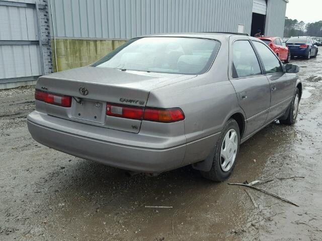 4T1BF22K7WU051381 - 1998 TOYOTA CAMRY CE TAN photo 4